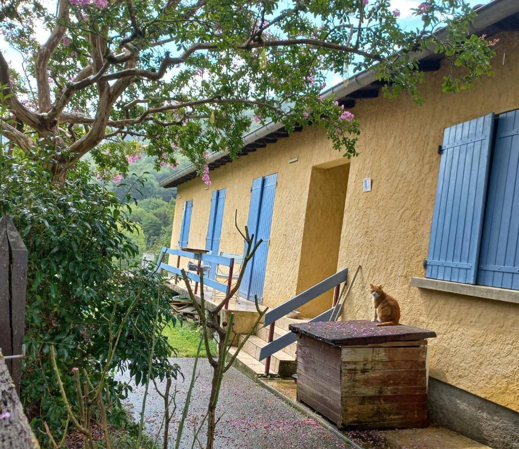 Chambre Spatieuse Avec Grand Lit. Aspet Exterior foto